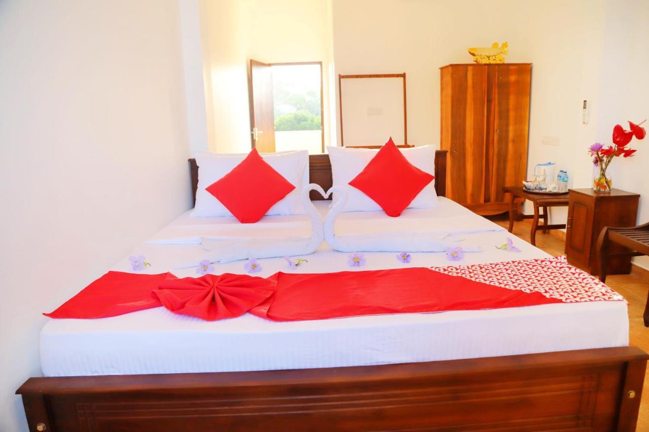 Htn Bay Resort Weligama Esterno foto